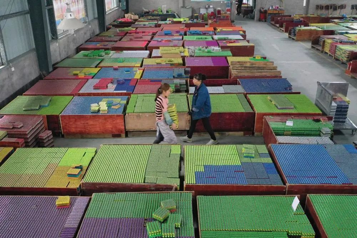 邵东市接棒温州、宁波和广东沿海地区的打火机制造产业，成为全国最大的打火机产地