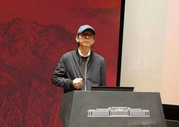 　　中国美术家协会副主席何家英致辞