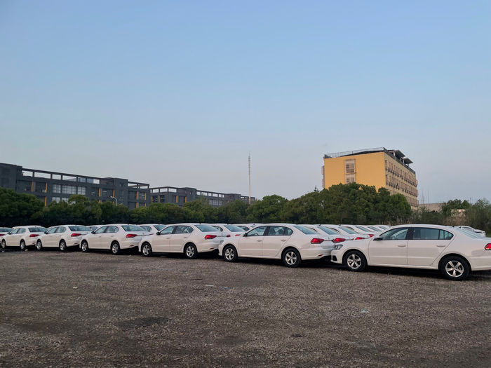 待售车辆 时代周报记者摄