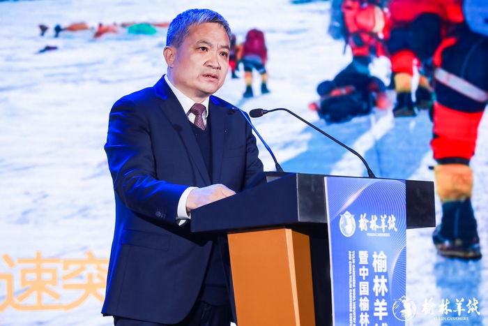 　　榆林市工信局高志钧局长进行产品推介