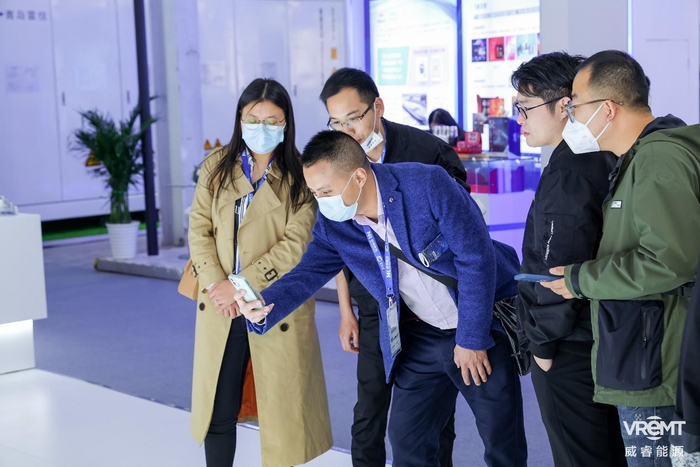 用户参观威睿展台