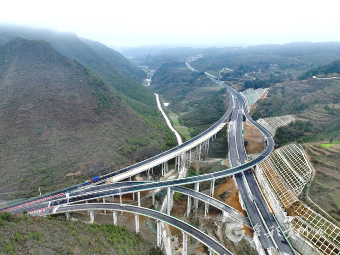 建设中的德余高速