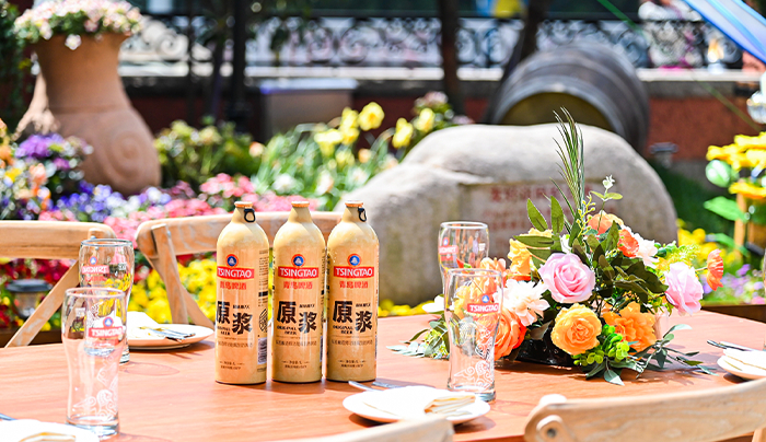 活动现场展示的原浆啤酒。青啤集团供图