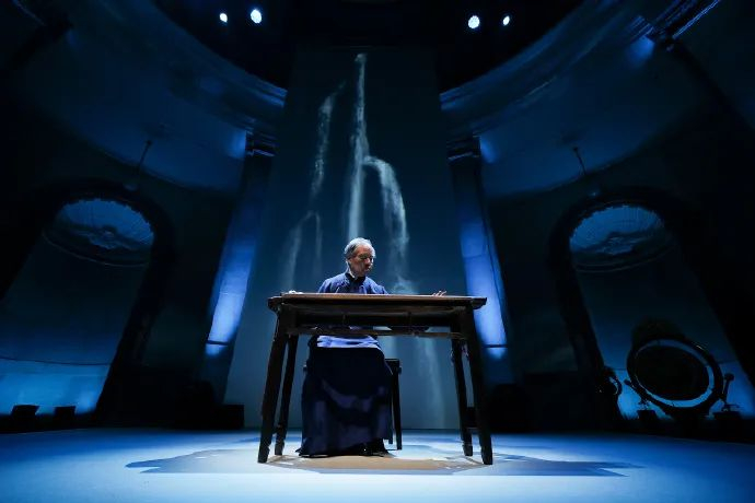 ▲李祥霆先生弹奏古琴。