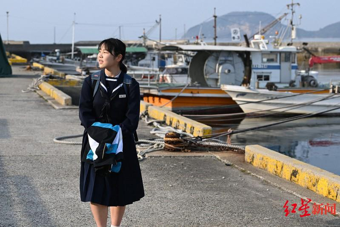 ↑今中章乃走在放学路上