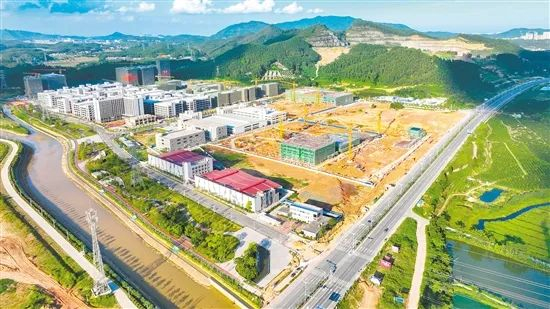 △新会大力抓好工业园区建设。李健庭 摄