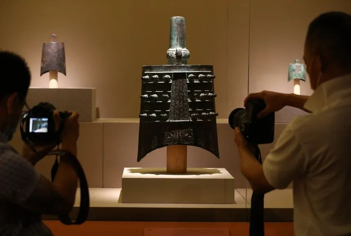 ▲逑钟。（中国文化传媒网记者 卢旭 摄）