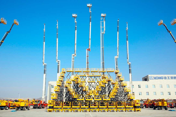 图为徐工消防安全装备有限公司研发生产的登高平台消防车系列。（资料图片）