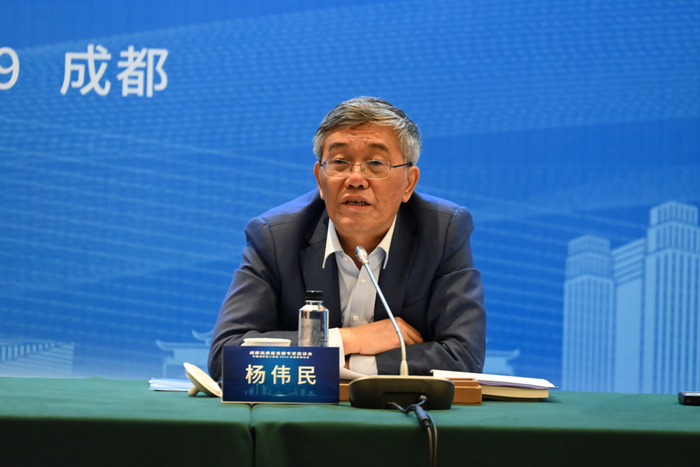 第十三届全国政协常委、经济委员会副主任杨伟民 图片来源：成都发布 王勤 摄