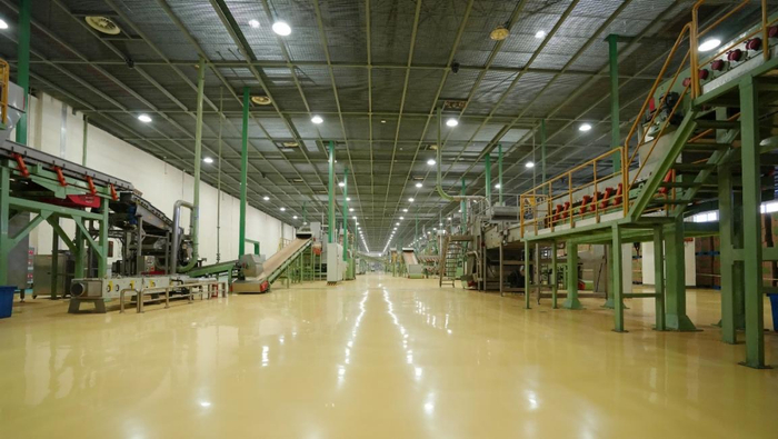 （南京卷烟厂智能化生产车间）