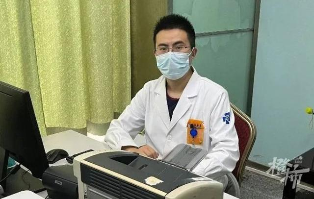 高哲主治医师在门诊 医院供图