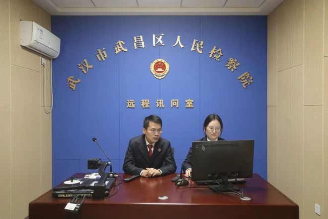 ▲检察官远程讯问被告人。资料图片