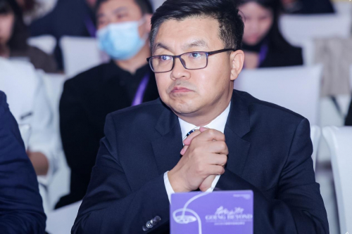 ▲盛世美天集团董事长秦金平先生现场参会