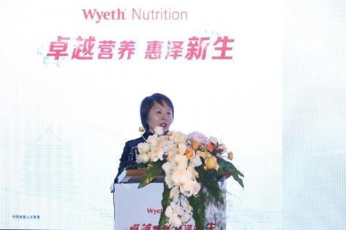 上海交通大学医学院附属上海儿童医学中心营养中心主任医师洪莉教授在咨询会现场发言。