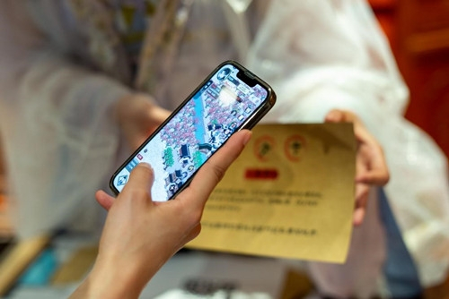 图为玩家在游戏过程中通过小程序参与任务。