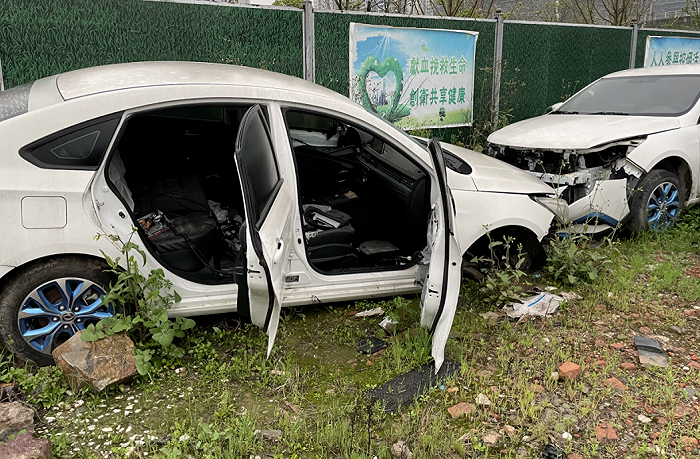 下雨天，车门大开/豹变‍