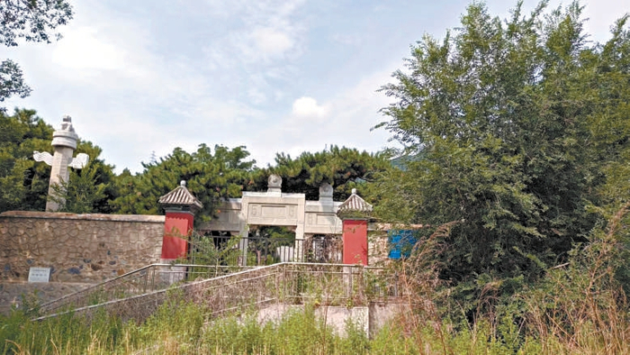 位于门头沟城子村的周自齐墓 吕亦文 摄