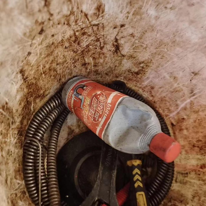 ↑胡女士家疏通所用的疏通剂 受访者供图