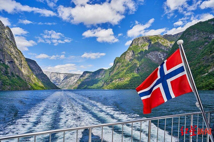 ↑挪威峡谷风光