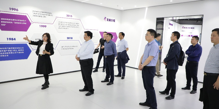 武陵区党政代表团领导一行参观力合科创展厅