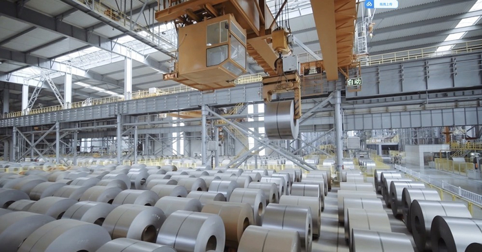 图为河北联通在河钢唐钢落地的“5G+无人天车”。