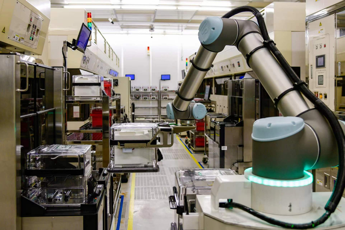 图为搬运机器人正在工作