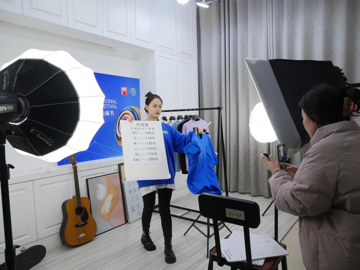 作为大湾区纺织服装产业的枢纽和重镇，电商产业在虎门蓬勃发展。程浩 摄 