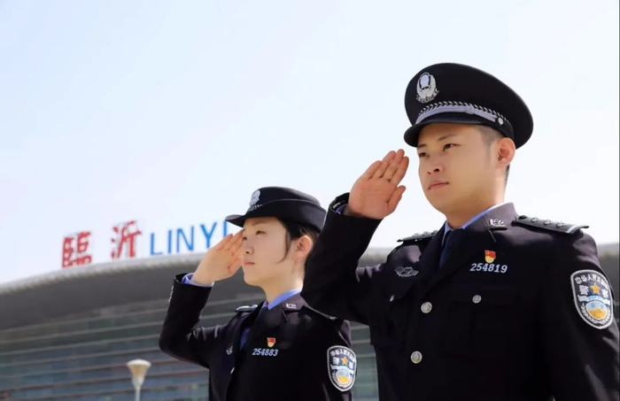 守护在国门口岸的临沂边检站移民管理警察