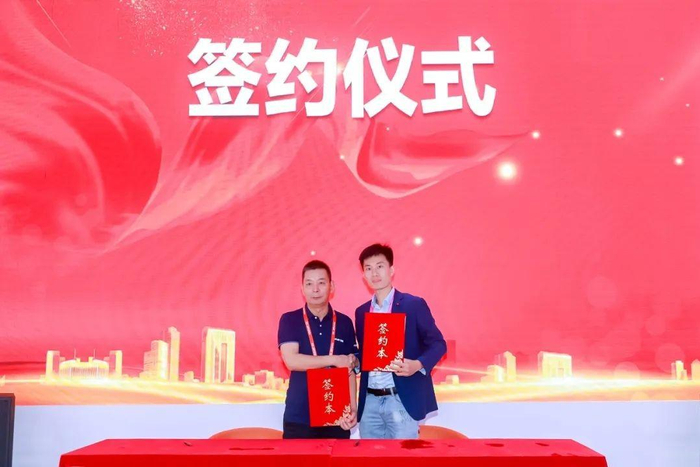 ▲方正电子与湖南湘印客数字印刷有限公司签约仪式