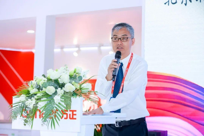 ▲方正电子董事长、总裁 邵行