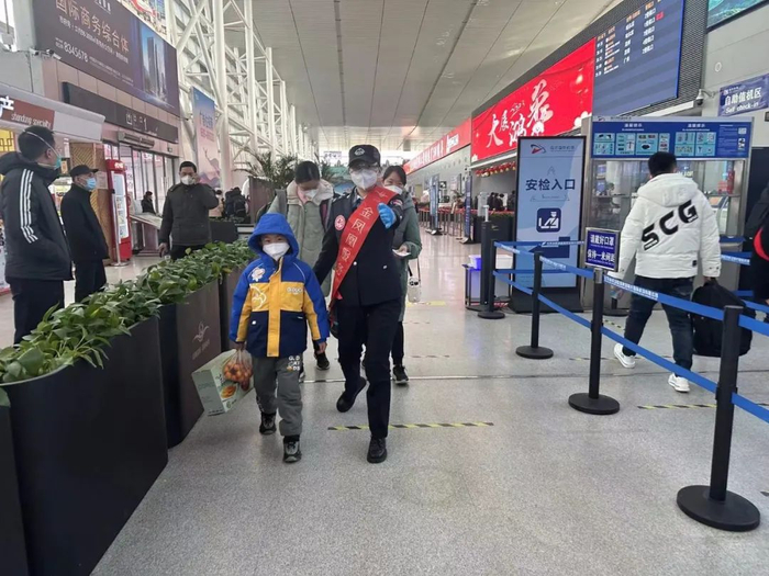 服务旅客温暖出行