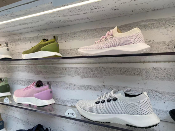 各品牌都在积极研发环保面料。图为Allbirds推出的系列环保鞋。