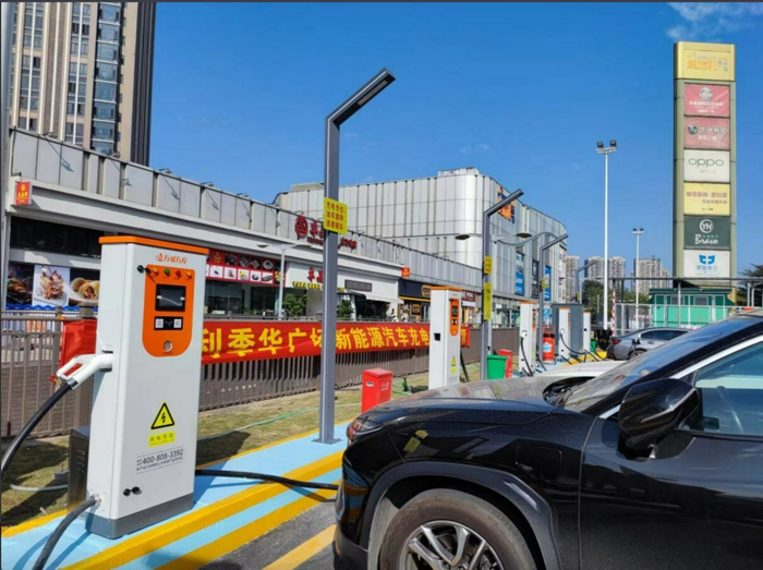 万城万充充电站