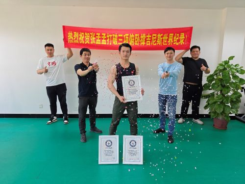 现场见证人（左起）：肖凯、傅集渊、王艺彬、康杰祥