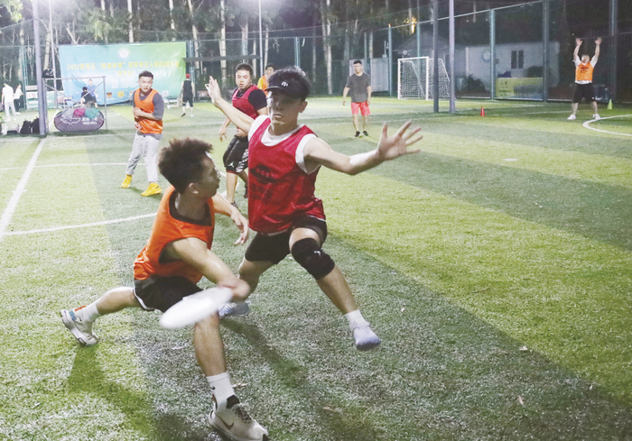     飞盘运动在年轻人中颇受欢迎（资料图）    本报记者程勇可 摄