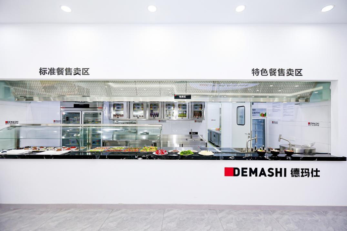 图：德玛仕武汉旗舰店现场实拍