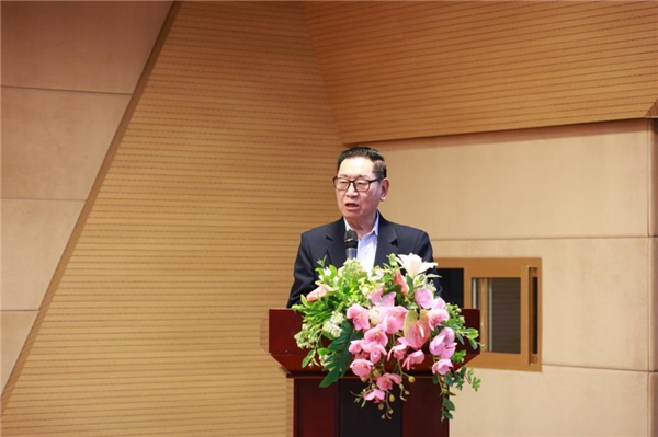 　　国际防癌长寿联盟副主席魏兴德教授在会上讲话