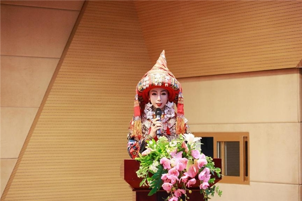 　　北京瑶医医院党支部书记李洋主持