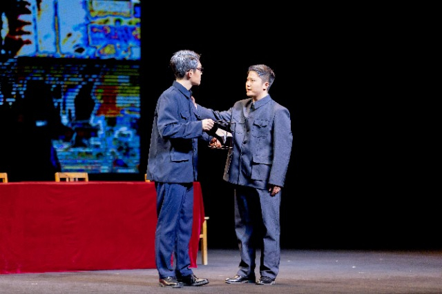 北航原创话剧《百年守锷》在航天二院上演。学校供图