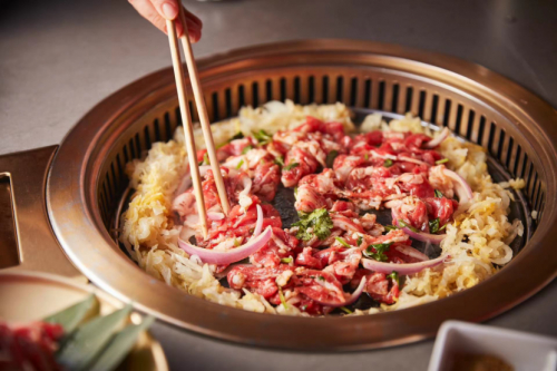 ▲每年卖出100万份的杨记酸菜肥牛 图源：商户供图