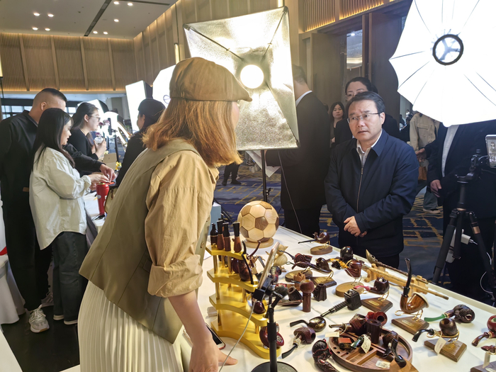 （浙江省商务厅副厅长张钱江调研江山电商企业）