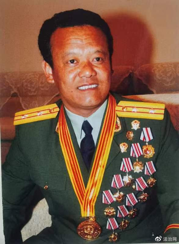 图为白玛央宗的父亲索朗。