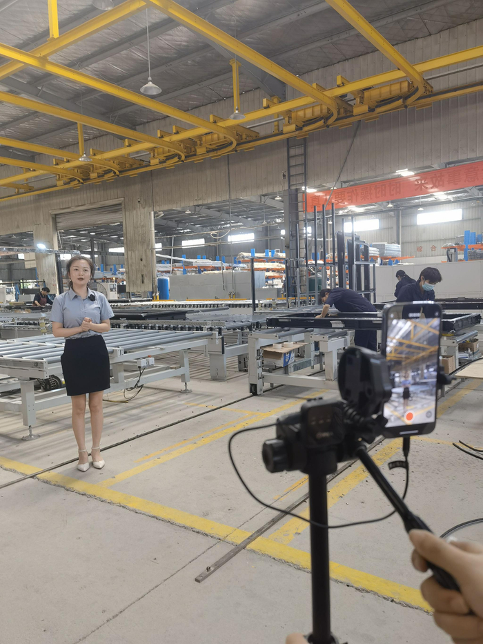 （“车间直播”渐成江山电商亮丽风景）
