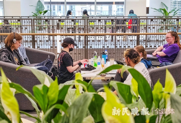 图说：玉兰庭为师生提供了个多功能开放空间，大家在此能尽情享受灵感的碰撞