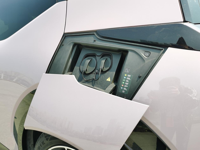 极氪X充电口。 华龙网-新重庆客户端 杨翔然 摄