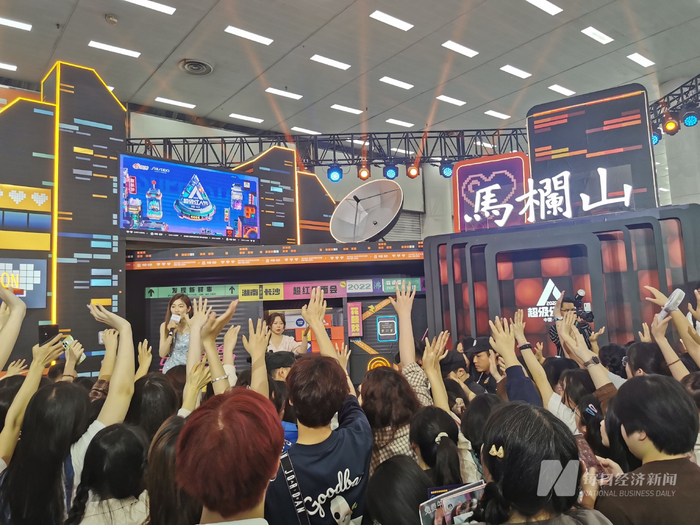 “微博超级红人节”现场，粉丝们热情似火　图片来源：每经记者 温梦华 摄