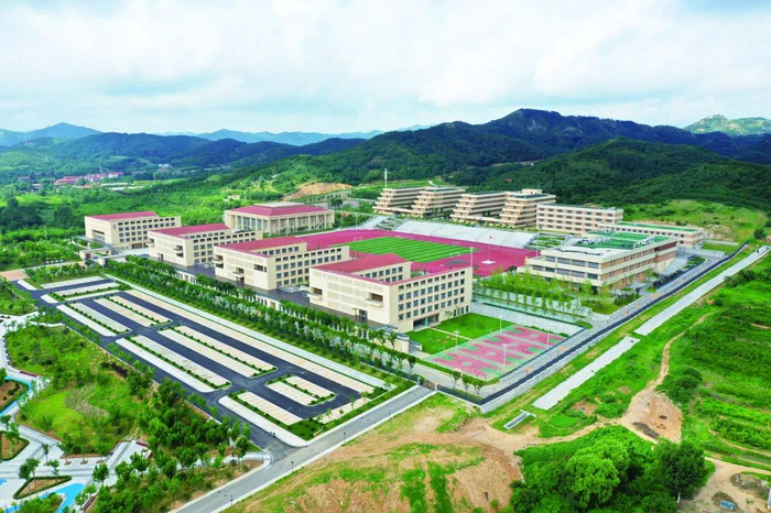 2020年建成投入使用的招远二中新校。