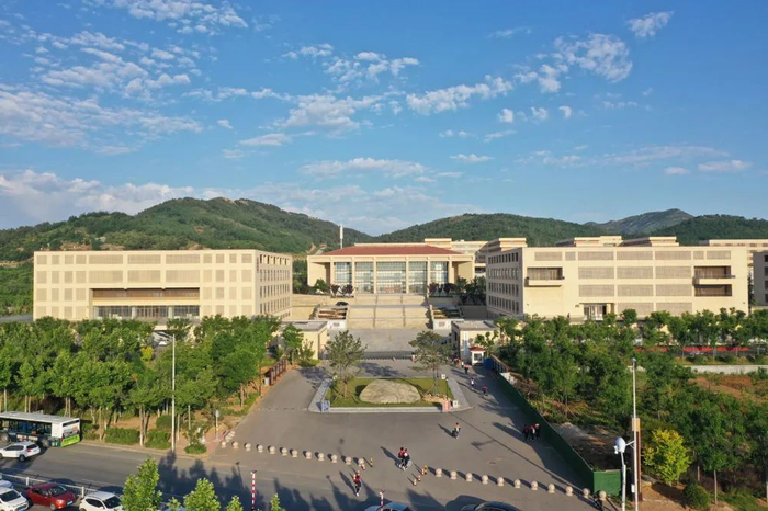 2020年建成投入使用的招远二中新校。