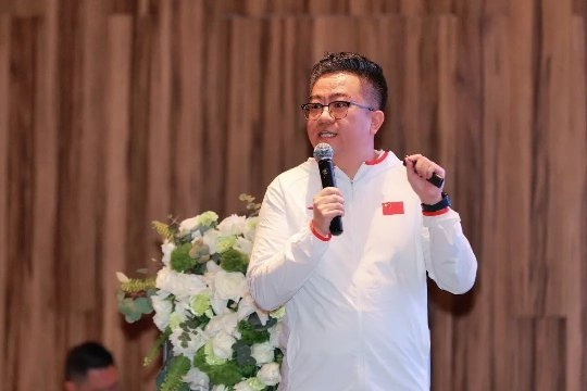 启今集团首席法务官蔡鸿鹏