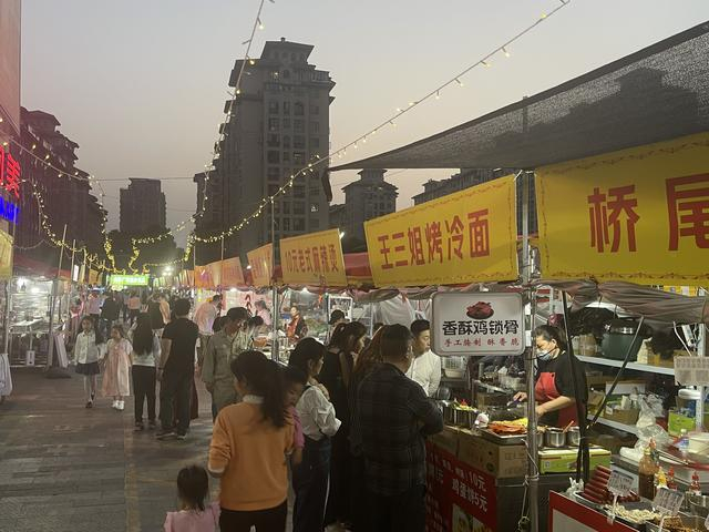 杭州一夜市。新京报记者 覃澈 摄